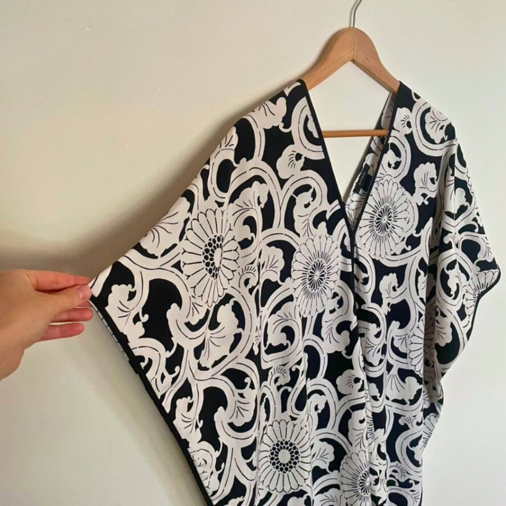 Natori Kaftan Cacoon Resortwear Dress in Black and White Floral, Size: XS